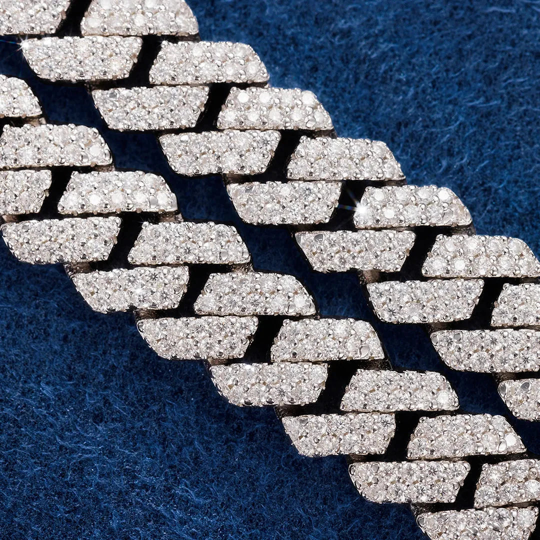 How to Professionally Clean Your Moissanite Chain: Expert Guide