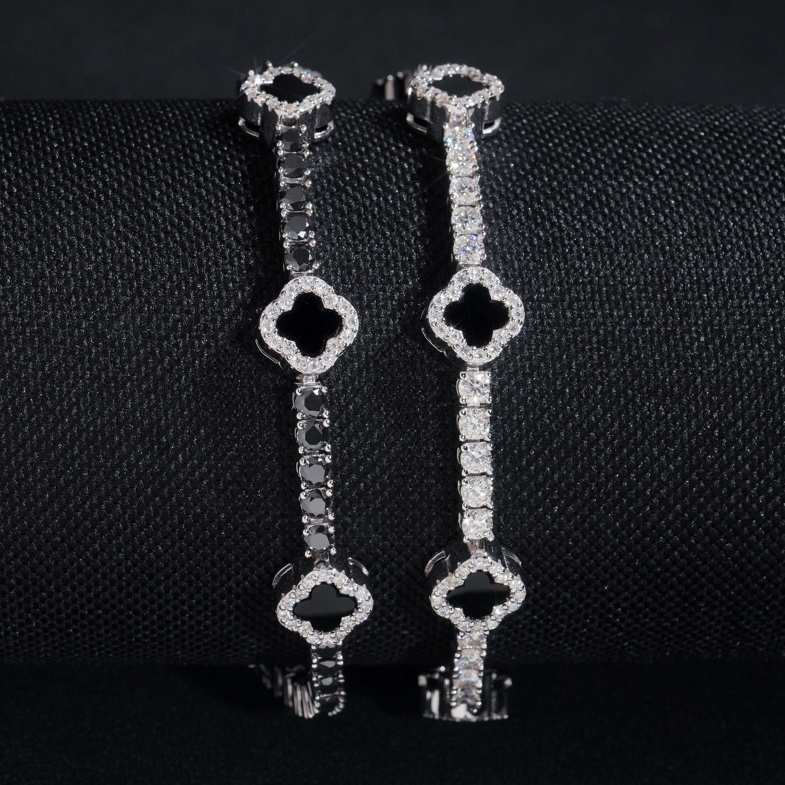 S925 Black Moissanite Clover Leaf Tennis Bracelet in White Gold - 3mm Bracelets