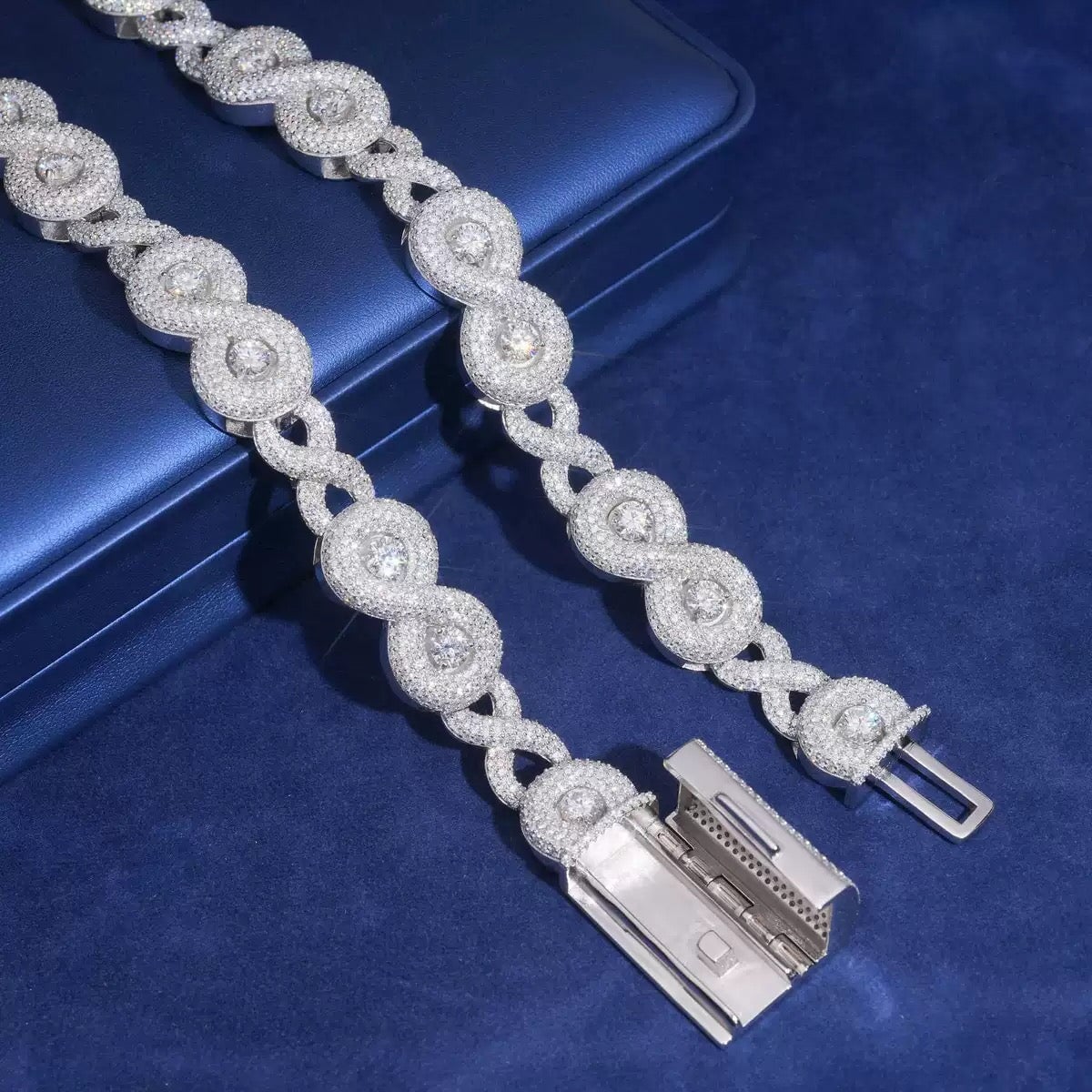 S925 Moissanite Diamond Infinity Chain in White Gold - 17mm Necklaces