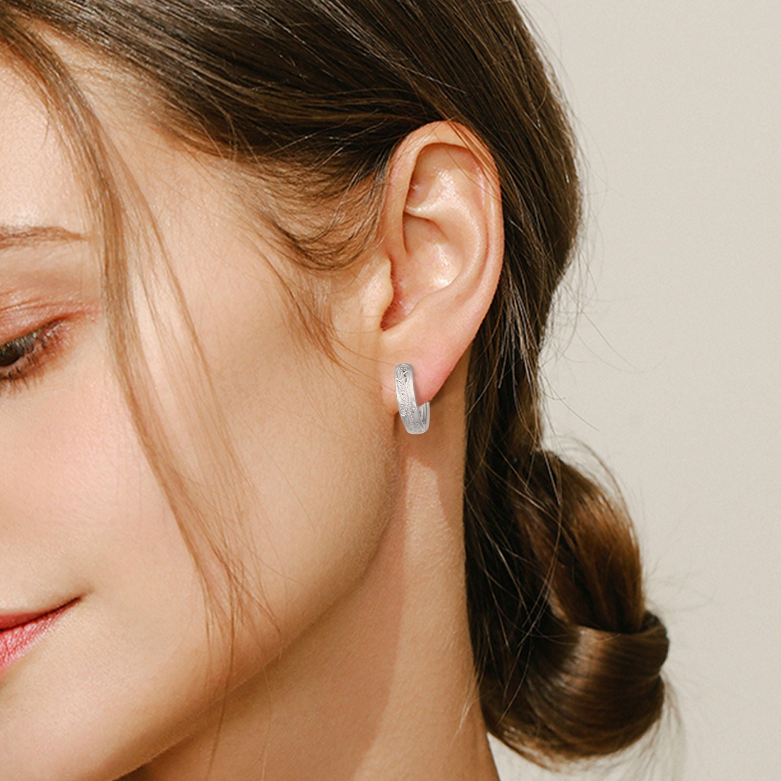 S925 Plumeria Tropical Hawaiian Flower Hoop Earrings in White Gold - 15mm Earrings