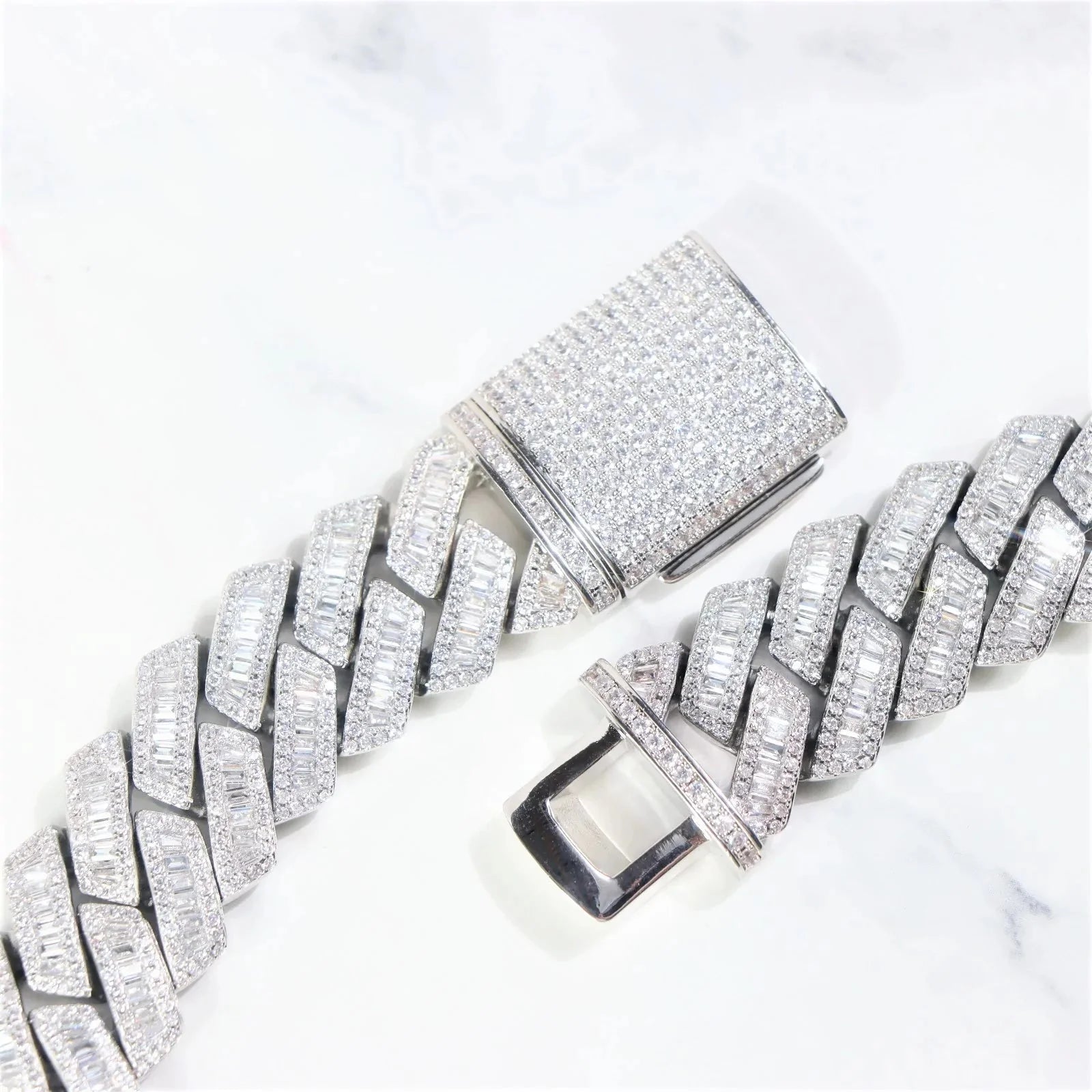 S925 Silver Baguette Moissanite Diamond Cuban Link Chain in White Gold - 16mm