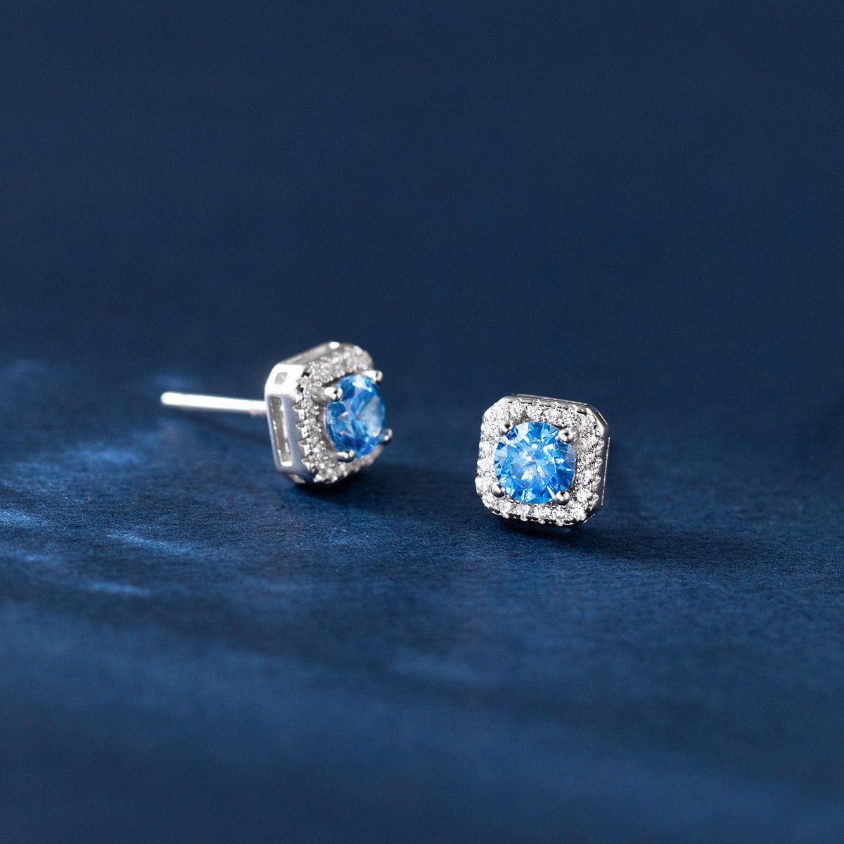 S925 Black Moissanite Halo Square Stud Earrings in White Gold - 1.0 Carat Earrings 