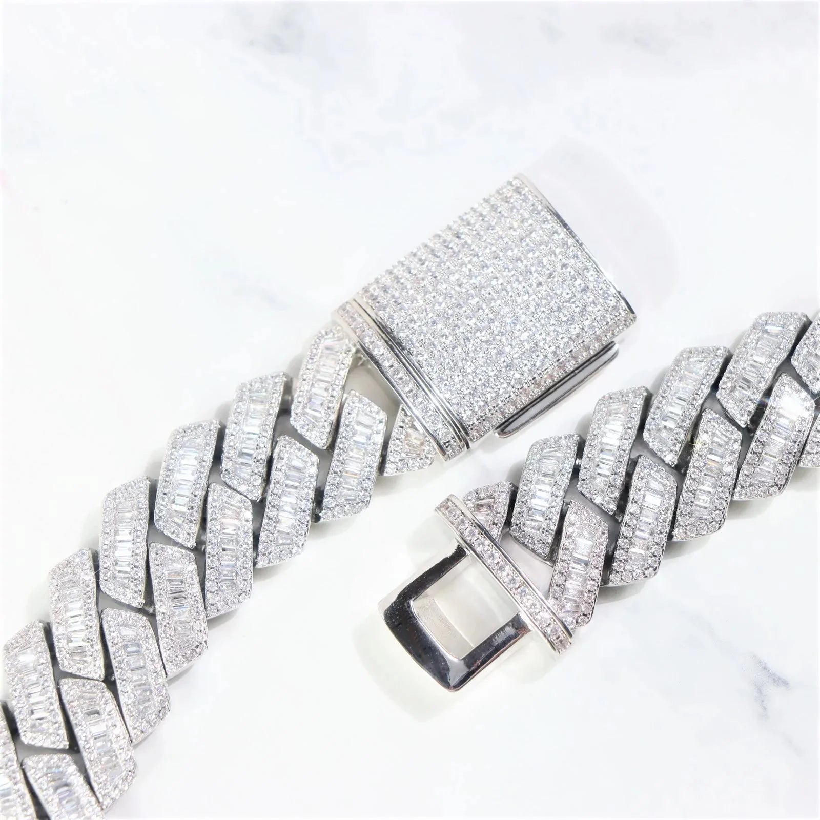 S925 Silver Baguette Moissanite Diamond Cuban Link Chain in White Gold - 16mm 