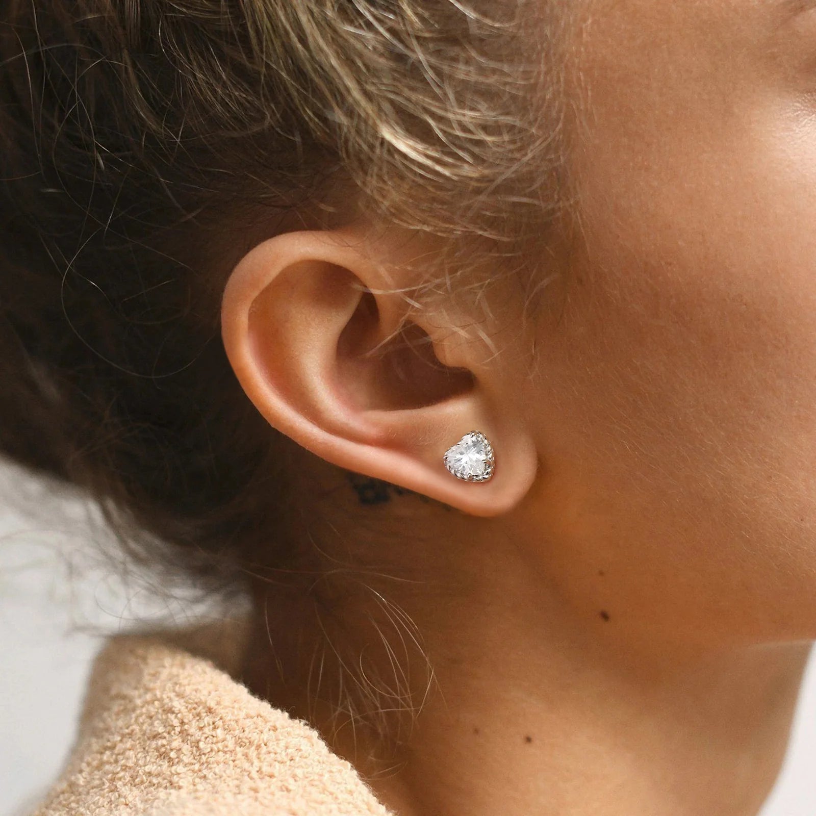 Women's Twisted Heart-shaped Diamond Stud Earrings Earrings 